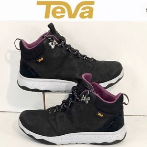 Teva Arrowood Venture Womens Hiking Sneakers